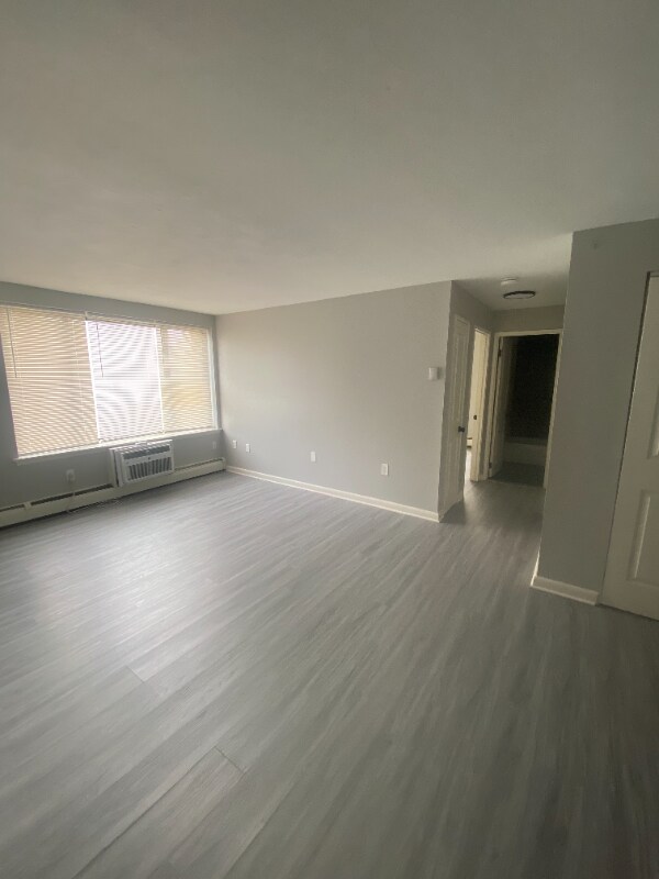 Building Photo - 31 Gillett St