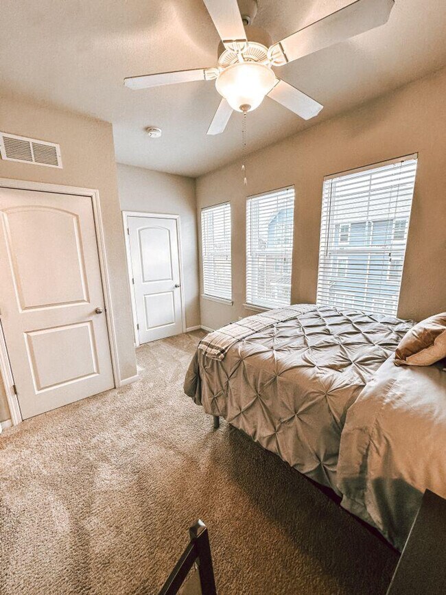 Building Photo - 525 S Patterson Dr