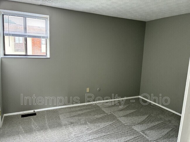 Building Photo - 21 King Arthur Ct