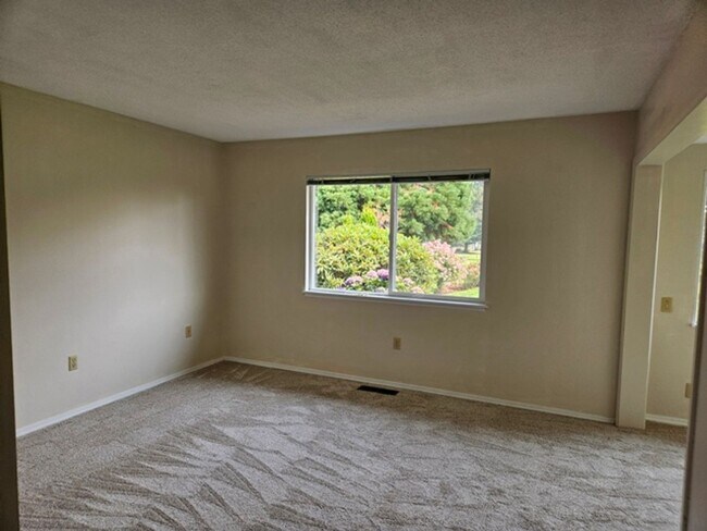 Building Photo - 2Bd/2Ba Single Story Home - Available to View!
