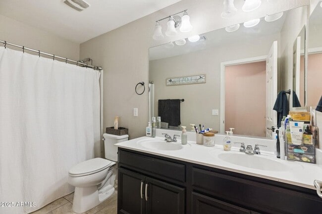 Building Photo - 3 Bedroom 2.5 Bathroom Paseo Place Home