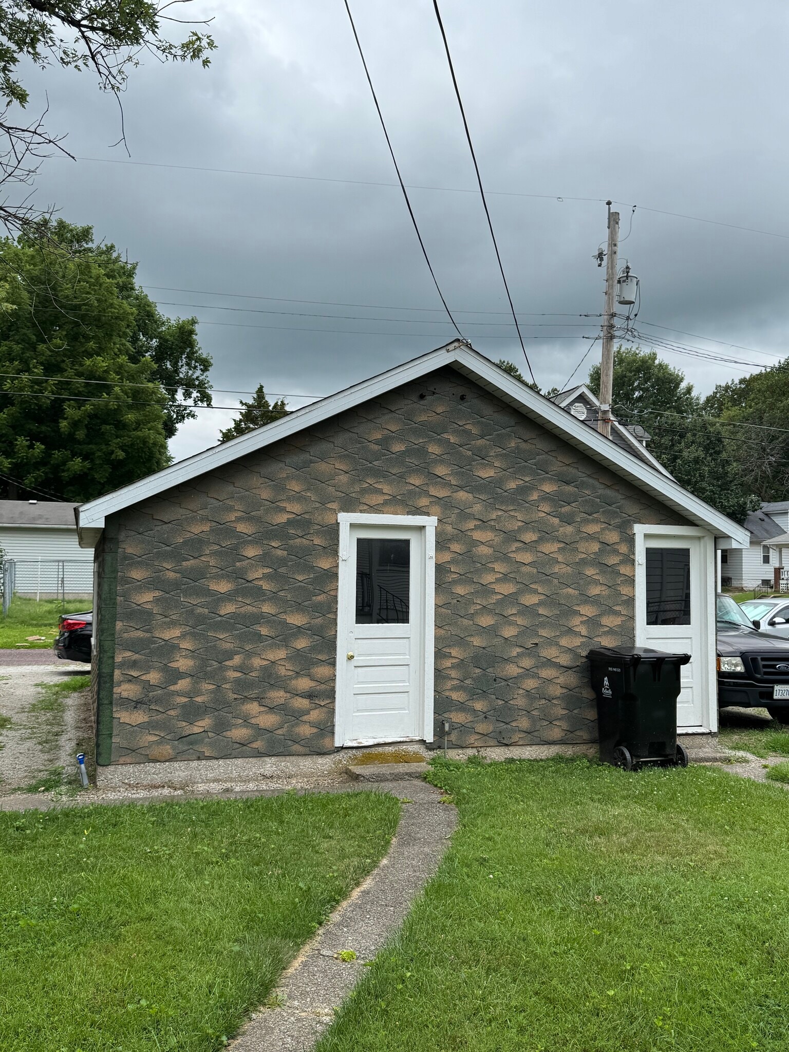Detached garage, the unit has one half of this (big enough for a car) - 1316 Raab Ave