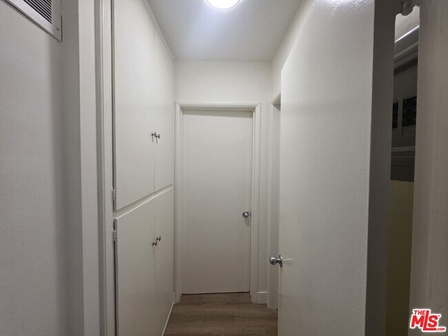 Building Photo - 1224 N Fairfax Ave