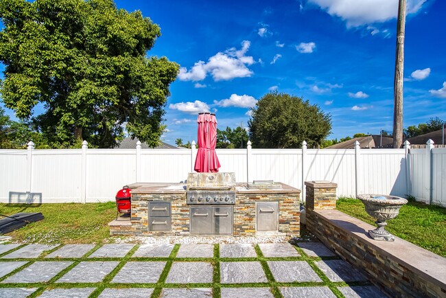 Building Photo - 2962 SW Coastal Terrace