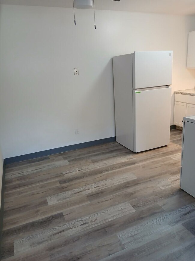 Interior Photo - University Heights (KC-AM)