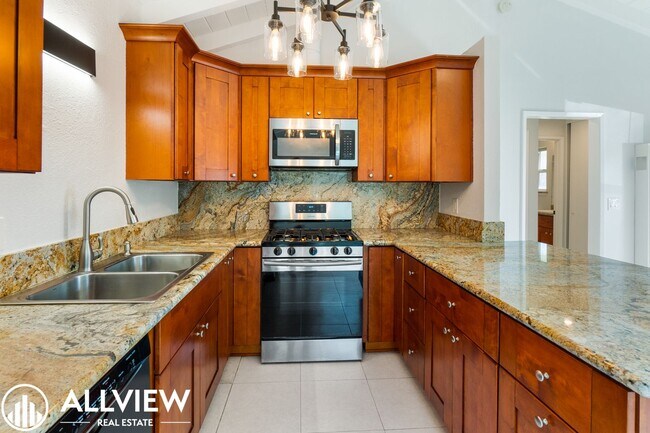 Building Photo - Large 1 Bed/1 Bath Available in Huntington...