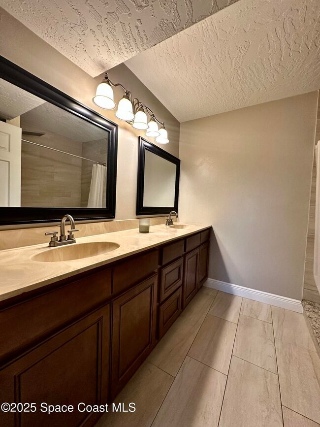 Building Photo - 2190 Forest Knoll Dr NE