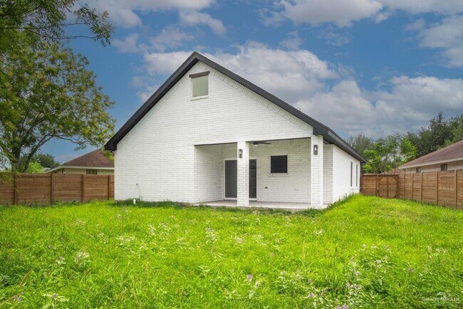 Building Photo - 24 Los Pinos Ln