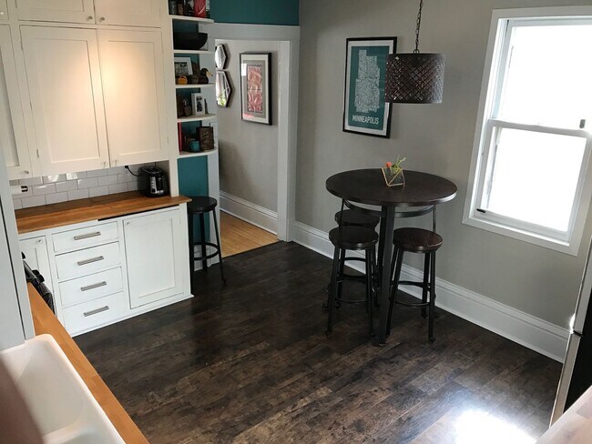 Building Photo - NE Duplex For Rent