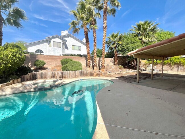 Building Photo - Gorgeous 4 Bedroom Home with Pool & Spa Located in The Lakes