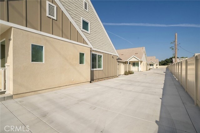 Building Photo - 798 N Amelia Ave