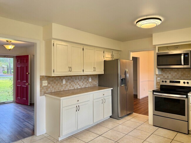 Building Photo - 502 Plantation Dr