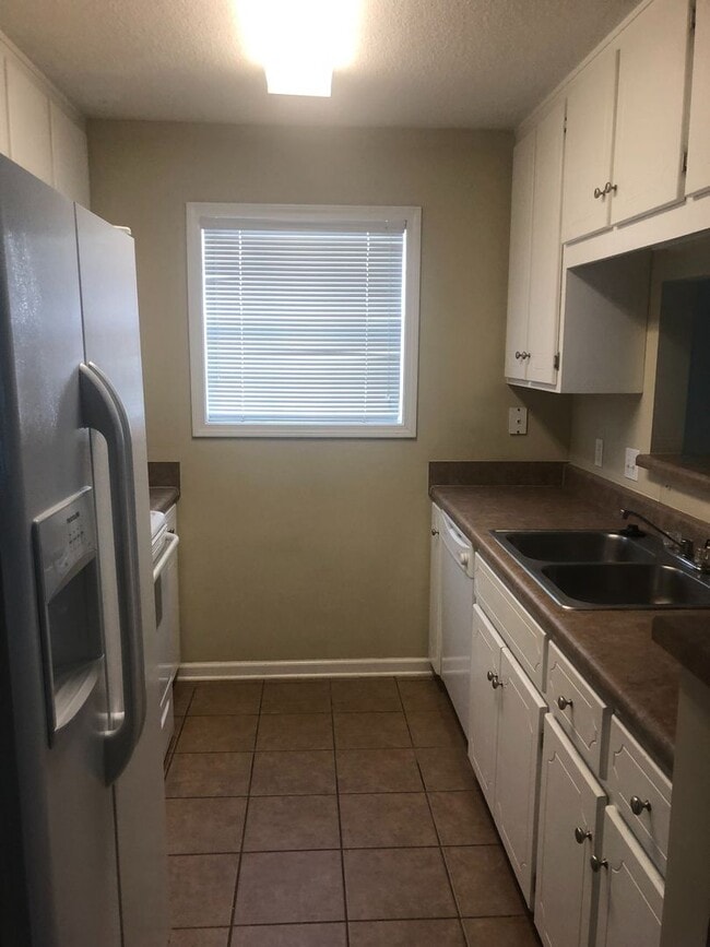 Building Photo - Wakefield!!!  3 Bedroom Townhome