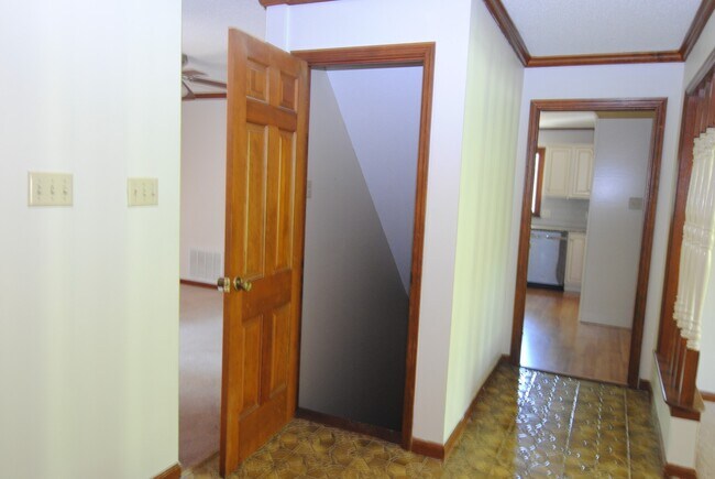 Building Photo - Spacious Rental in Sherwood