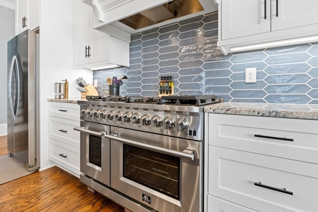 Building Photo - 3067 Rosewood Dr