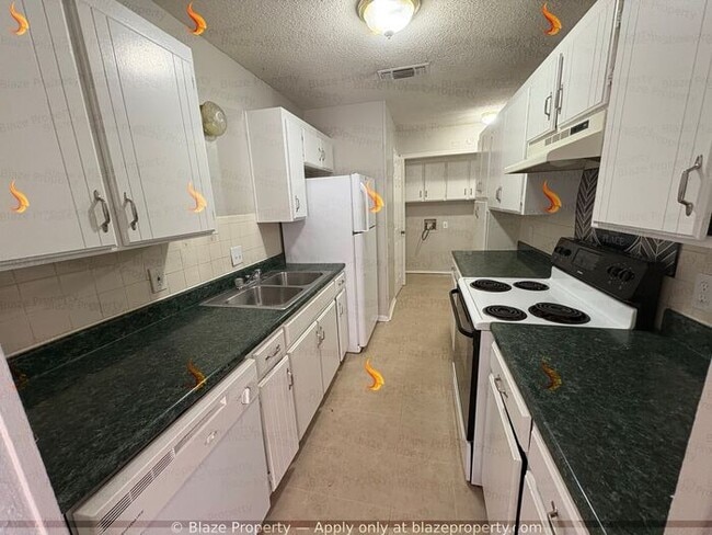 Building Photo - NOW LEASING : 3 Bed 2.5 Bath Townhouses