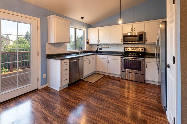 Building Photo - Wonderful 4-bed, 3-bath home adjacent to walking paths and parks