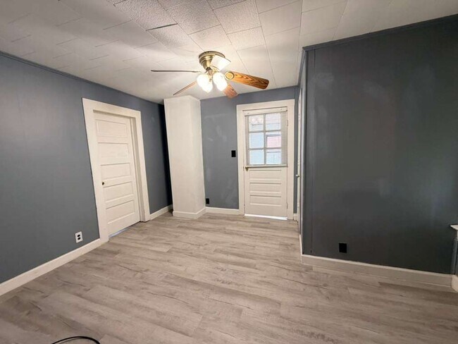 Building Photo - AVAILABLE NOW! Move-In Special Available – Free First Month’s Rent!