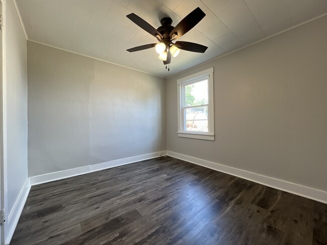 Building Photo - 1227 Elm St