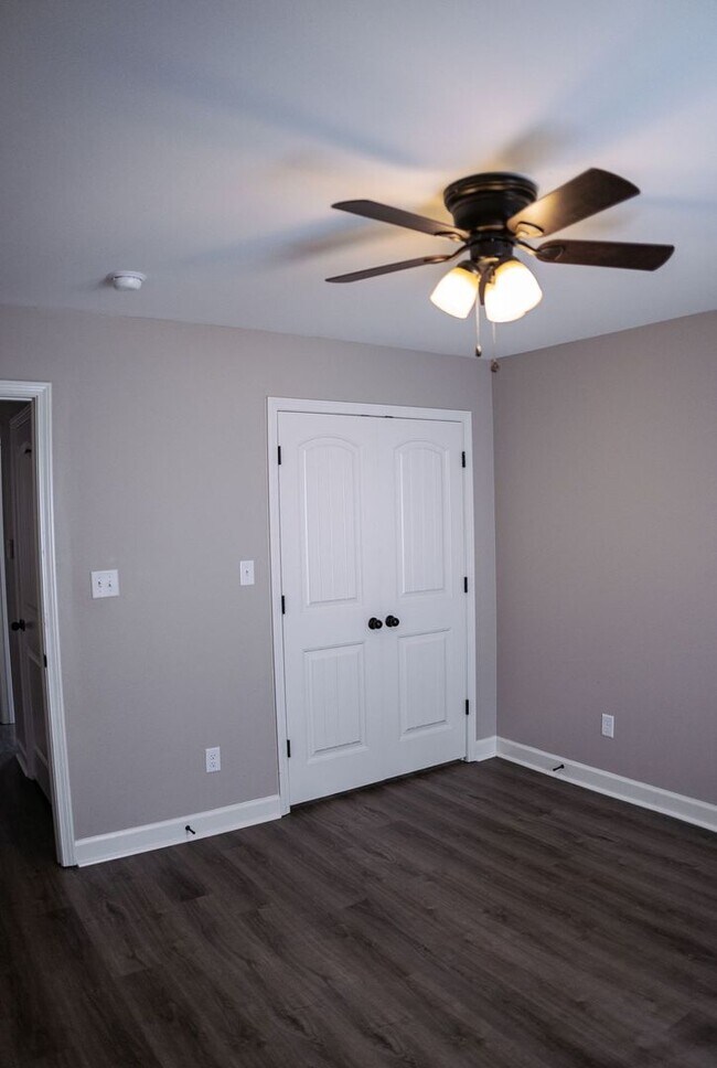 Building Photo - Beautiful home ready!