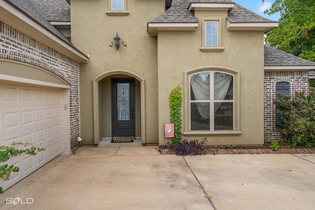 Building Photo - 4 BEDROOM 3 BATH DOGWOOD
