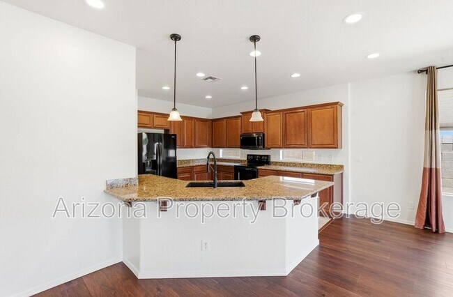 Building Photo - 4551 Luna Rd W