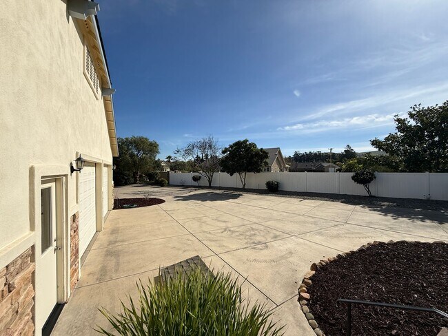 Building Photo - Beautiful Orcutt Custom Home in Solomon Estates on Approx One Acre