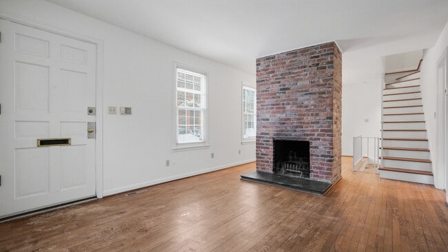 Building Photo - 6415 Howe St