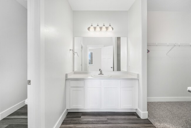 Building Photo - Beautiful 3BR Condo in Riverton - Move-In Ready