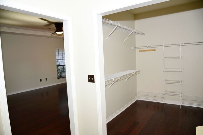 Building Photo - Spacious 4 Bedroom in Southwind at Bluewater Bay!