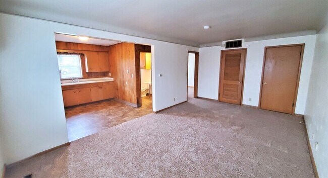 Building Photo - 138 33rd St Dr SE