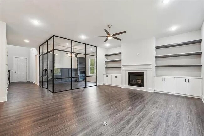 Building Photo - 2885 Ferncliff St