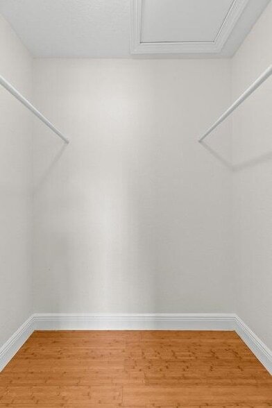 Building Photo - 4610 Pine Tree Dr