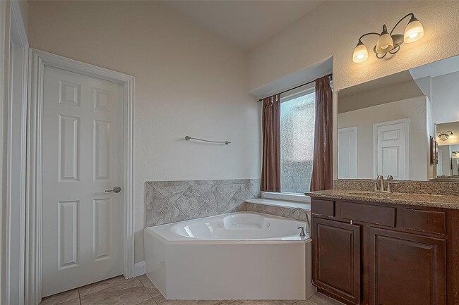 Building Photo - 13910 Desert Trace Ct