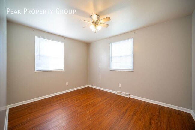 Building Photo - 472 Elsmere St