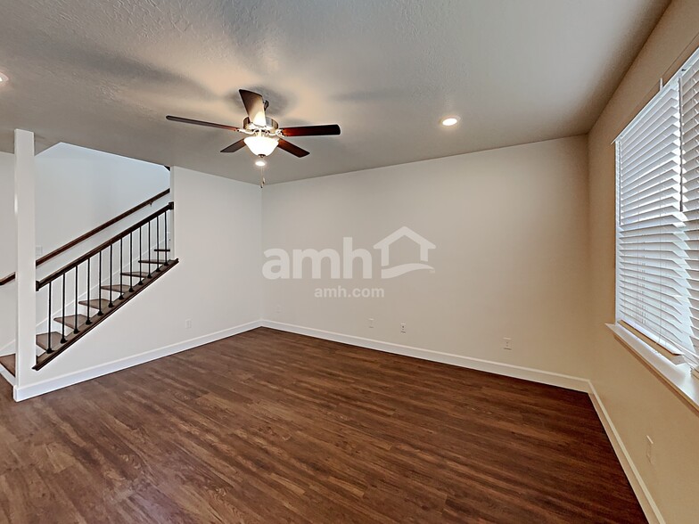 Building Photo - 2329 Surry Way