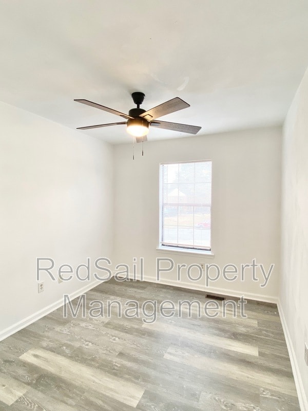 Building Photo - 393 Jury Ln