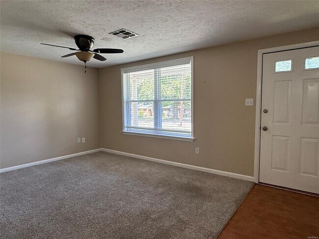 Building Photo - 637 Mimosa Rd