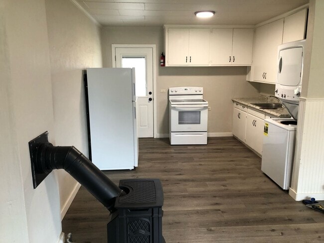 Building Photo - Del Norte Ave, Prineville, 1332-1336, OR