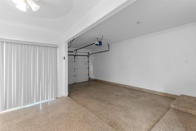 Building Photo - 3734 Daphne St