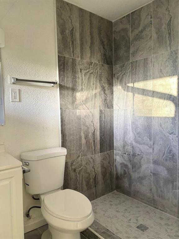 Building Photo - 3443 Hyland Dr