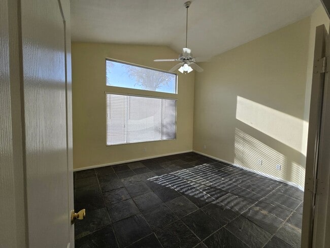 Building Photo - 2417 Bloomington Dr