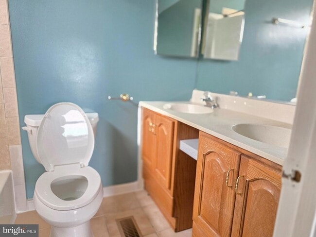 Building Photo - 14100 Oakpointe Dr