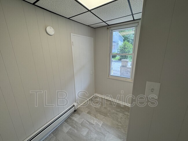 Building Photo - 139 Sand St