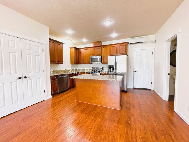 Building Photo - 3 BD | 2.5BA + HUGE Bonus Room & Office! *...