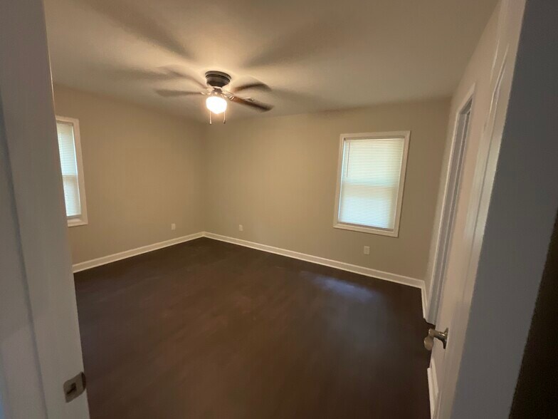 Building Photo - 5425 Herndon Blvd