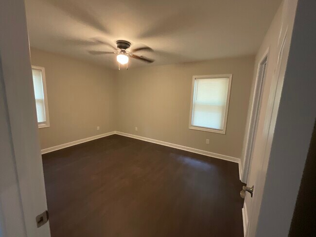 Building Photo - 5425 Herndon Blvd