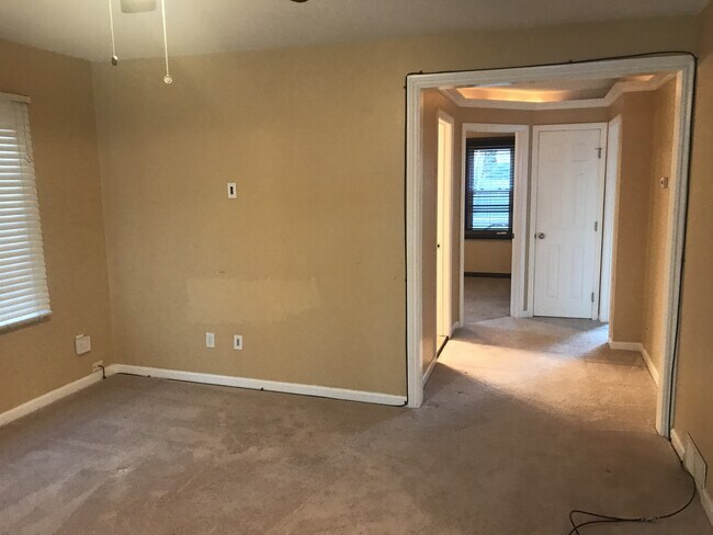 Building Photo - Beautiful Move in Ready 2Bed/1Bath