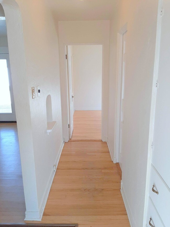 Building Photo - 808 Carlisle Blvd NE