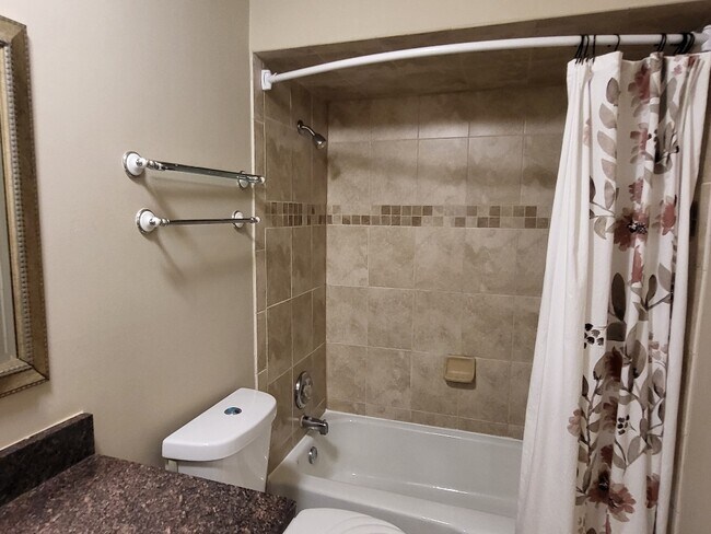 Building Photo - 7510 Farmingdale Dr